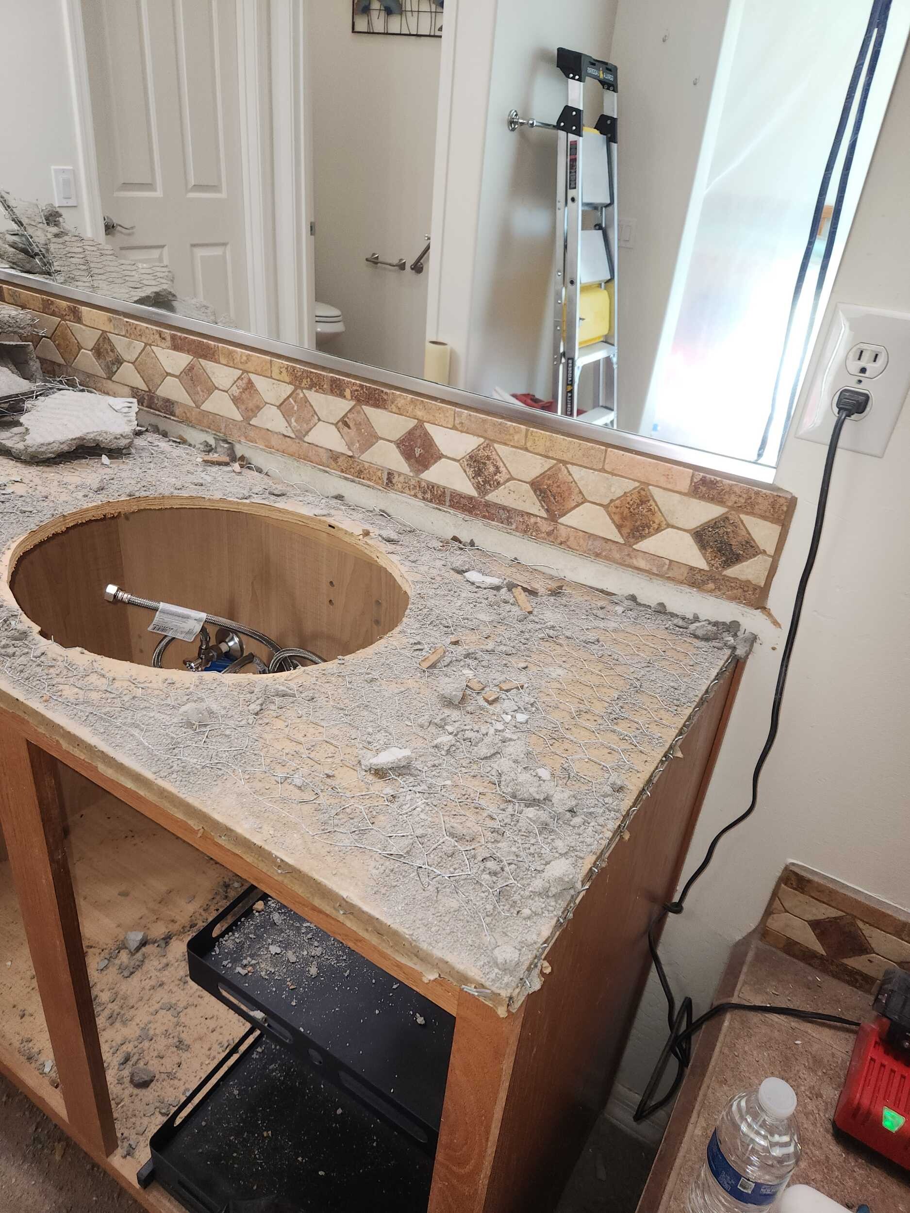 bathroom-during-bajada-12