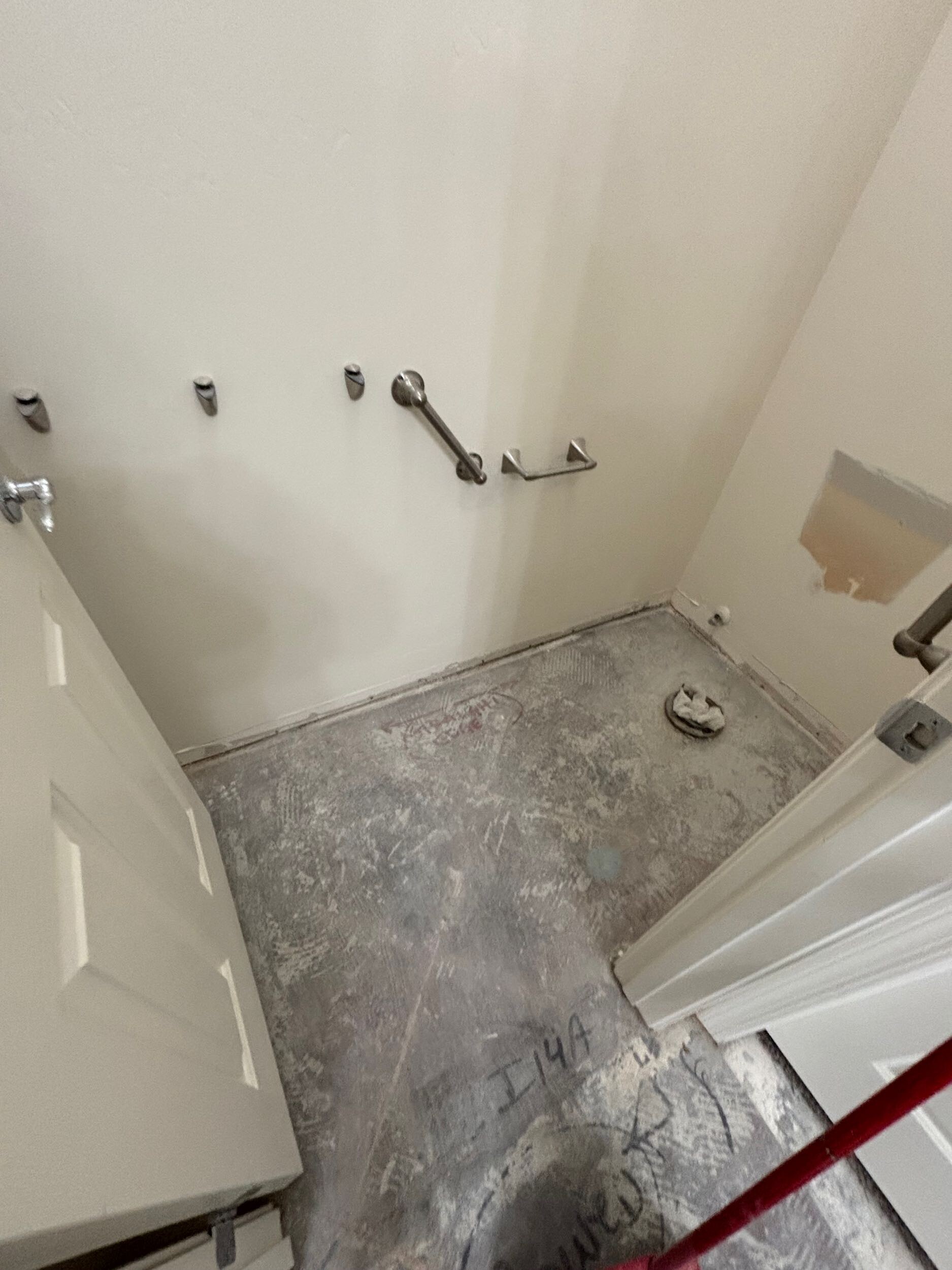 bathroom-during-bajada-17