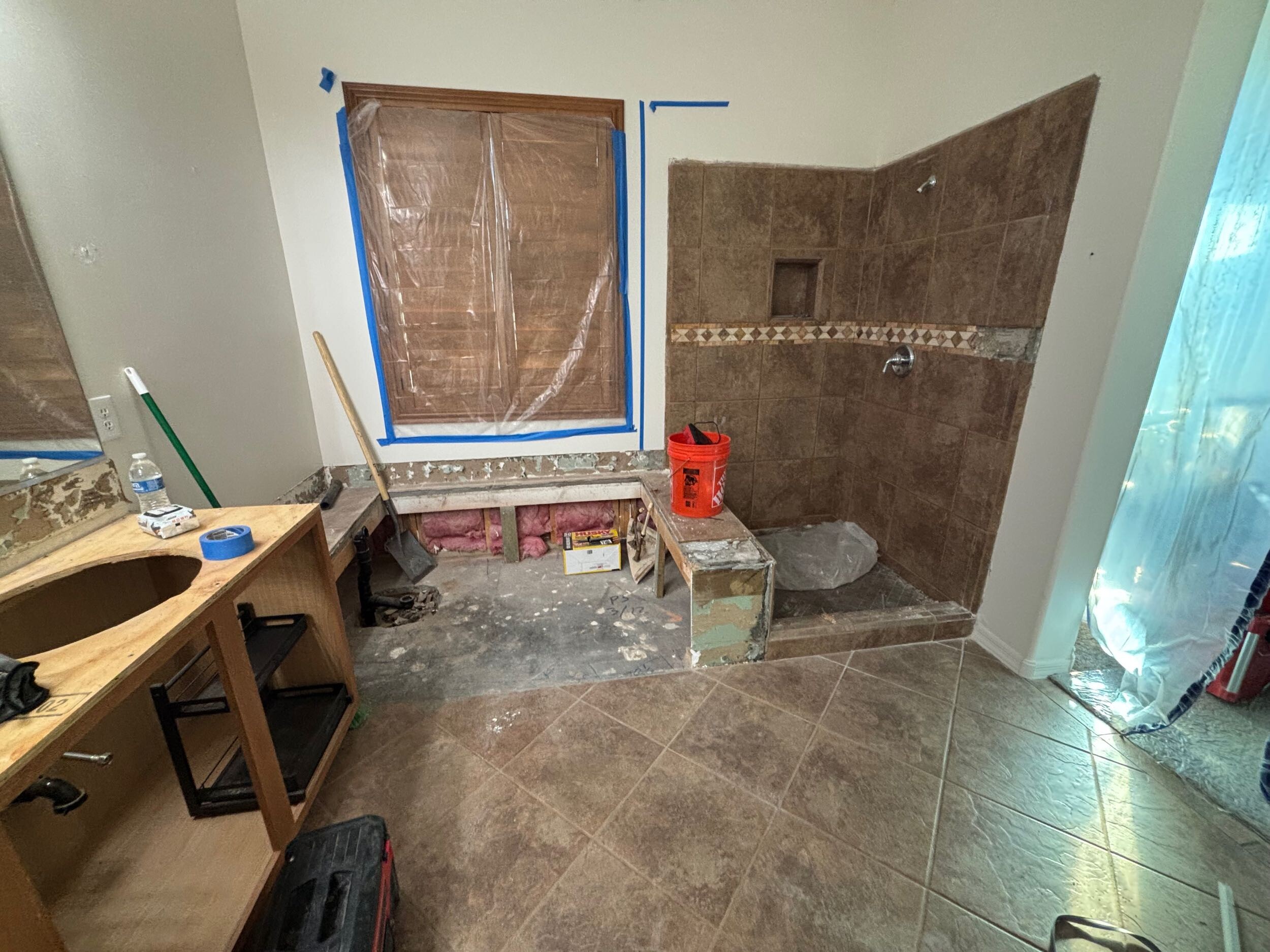 bathroom-during-bajada-21