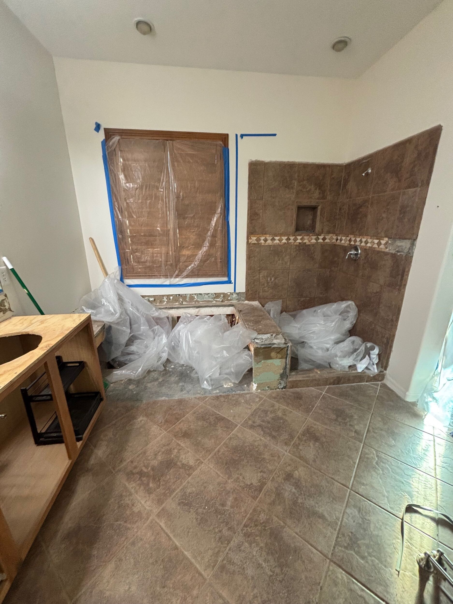 bathroom-during-bajada-24