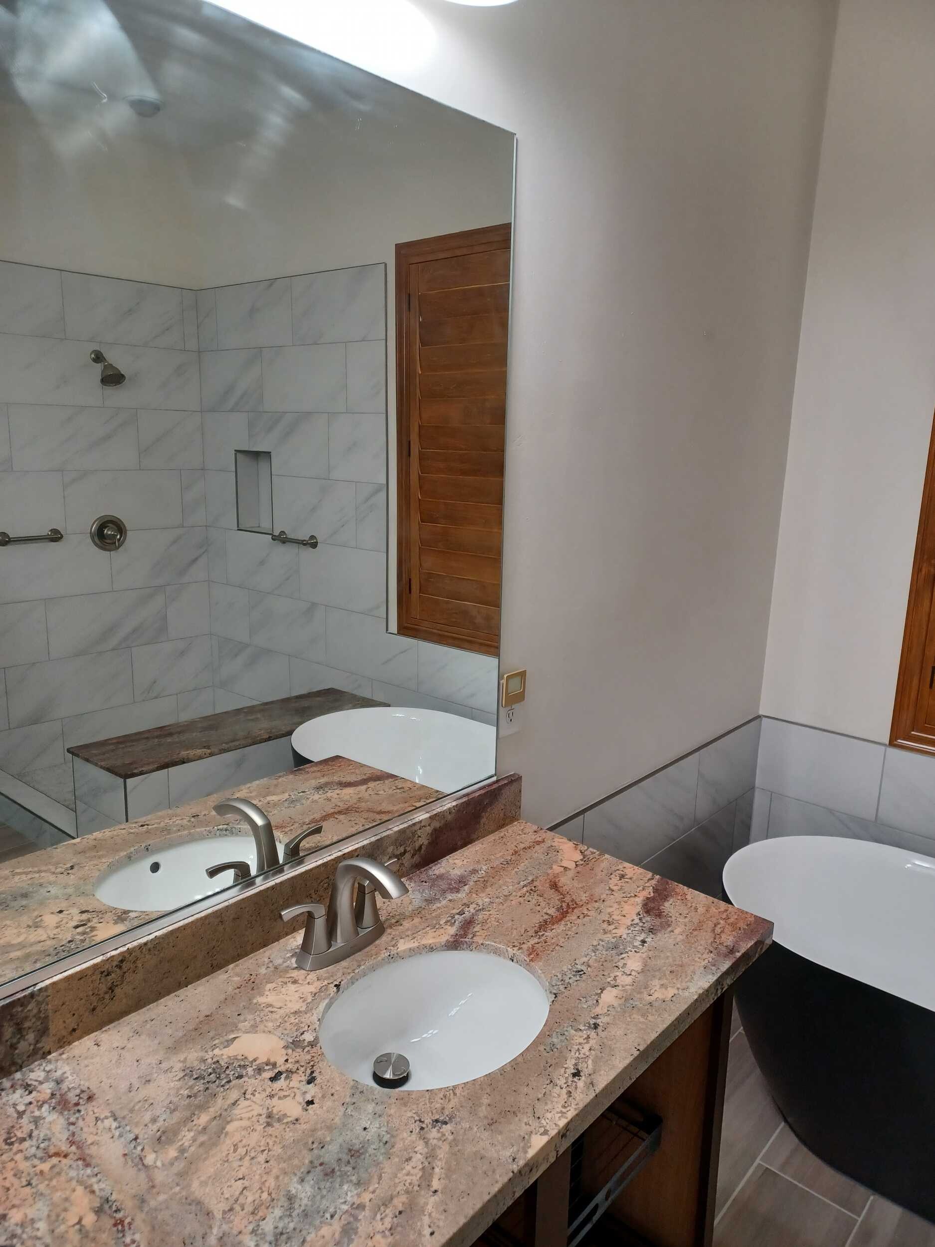 bathroom-during-bajada-77