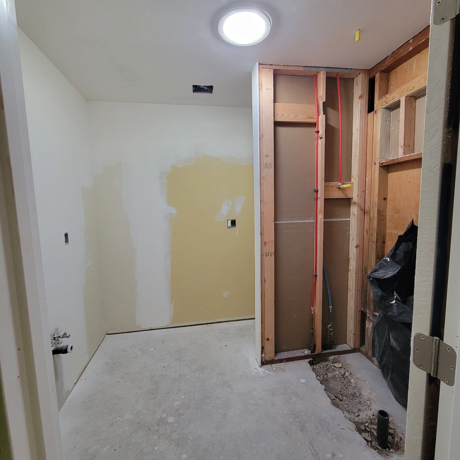 bathroom-during-yucca-39