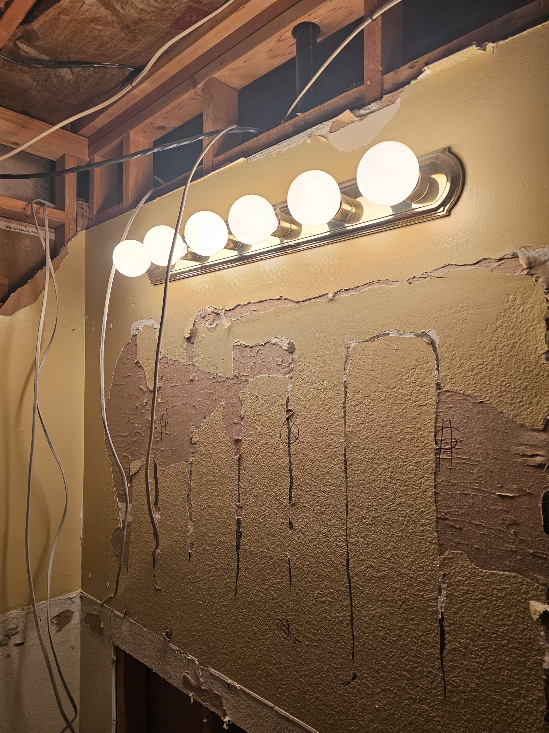 bathroom-during-yucca-47