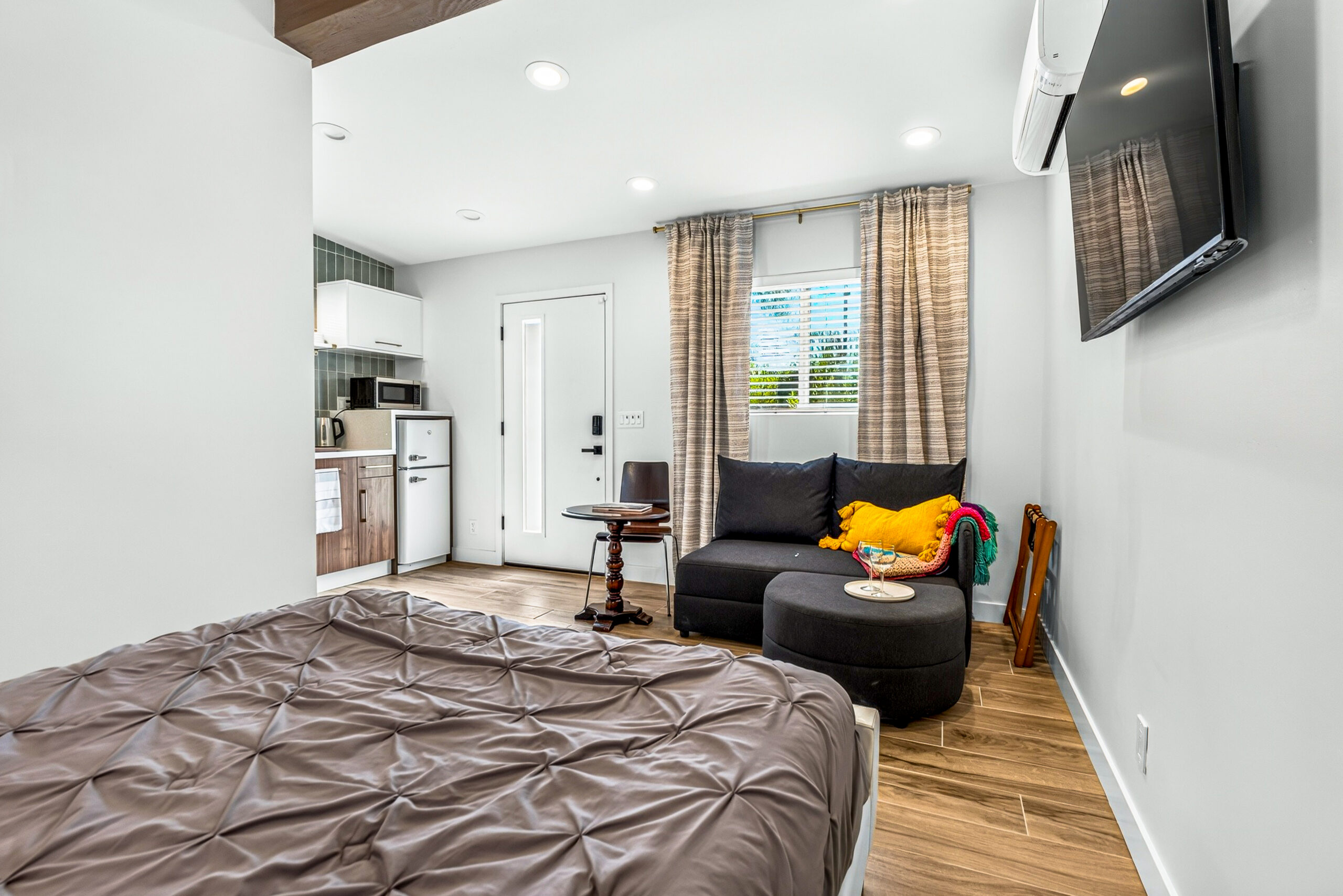 21-print-77 W Wilshire Dr–10