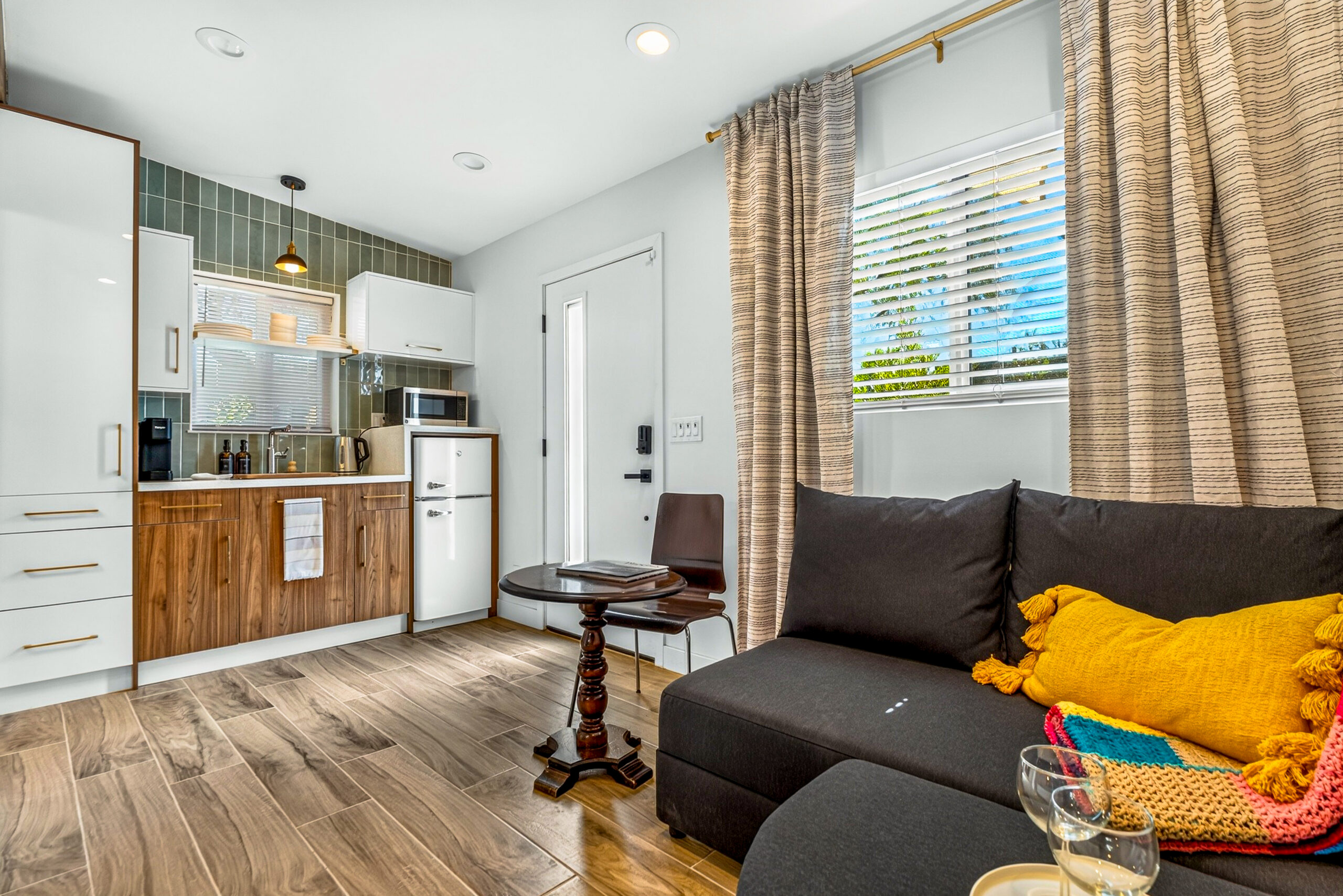 24-print-77 W Wilshire Dr–13