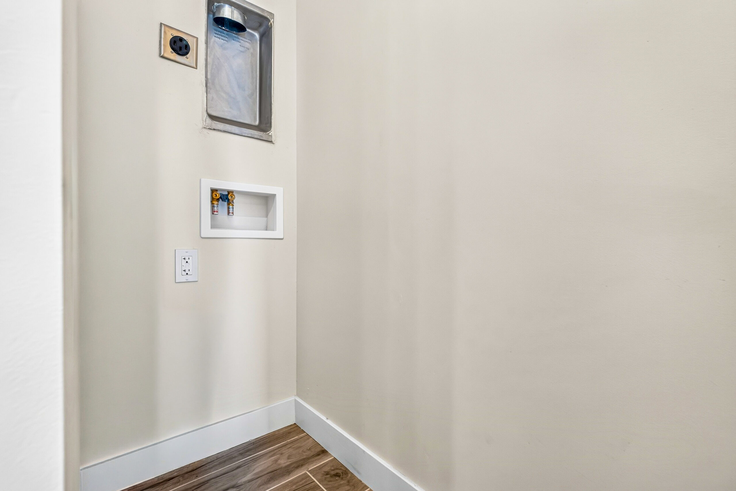 49-print-77 W Wilshire Dr–38