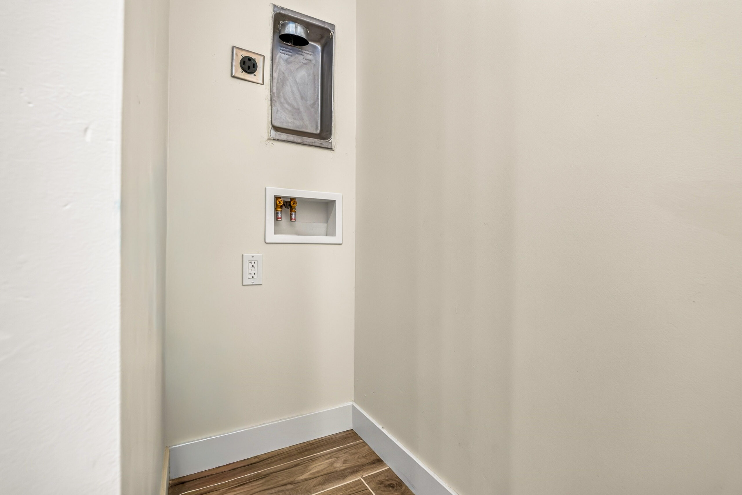50-print-77 W Wilshire Dr–39